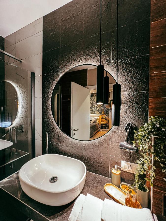 B&B Salus Civico 23 Reggio Emilia Bagian luar foto
